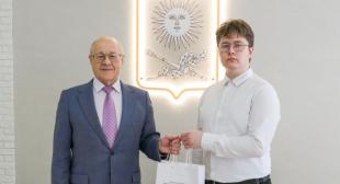 В БГПУ чествовали 250-го  педклассовца - абитуриента 2024 года
